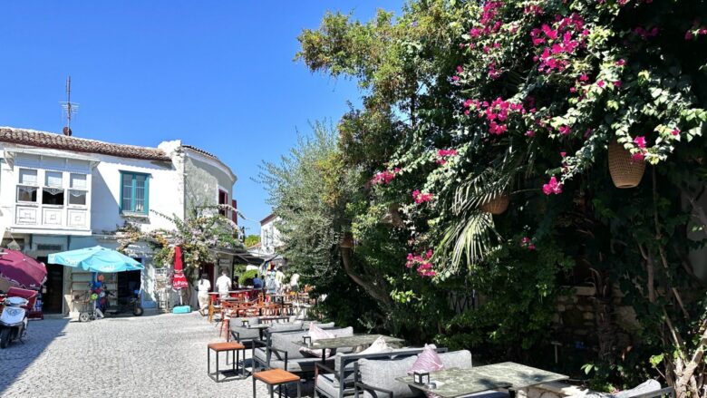 Alacati street with tables and blooming vines (Photo: Christine Sarkis)