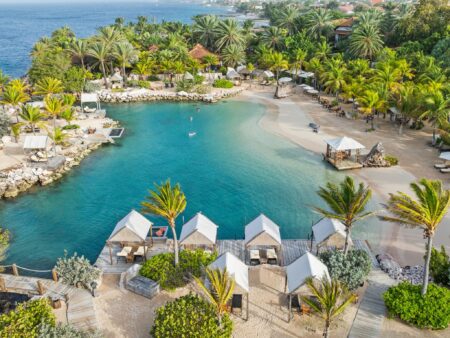 Enjoy a private luxury stay at the intimate Baoase Luxury Resort (Photo: Baoase Luxury Resort)