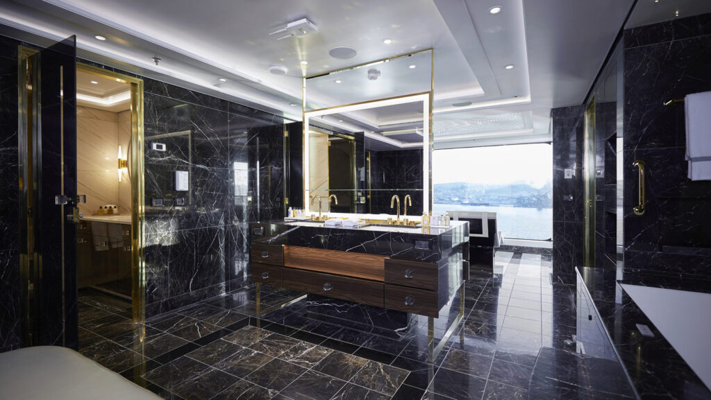 Regent Suite bathroom