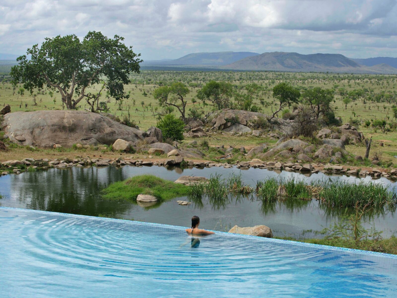 Infinity pool at Four Seasons Safari Lodge Serengeti (Photo: Four Seasons Safari Lodge Serengeti)