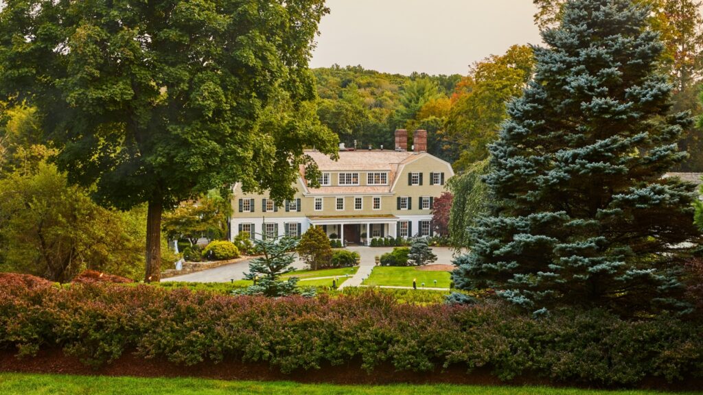 The exterior of the Mayflower Inn